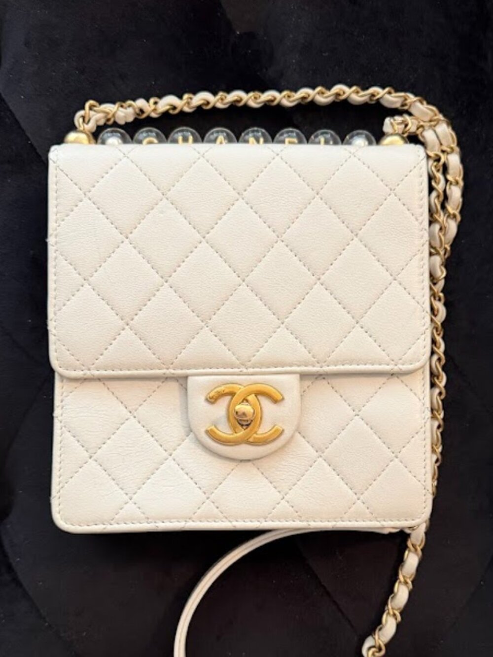 Chanel R2649 White Lambskin Mini Flap Bag Quilted Gold CC Chain Top Handle Rare - Picture 2 of 16